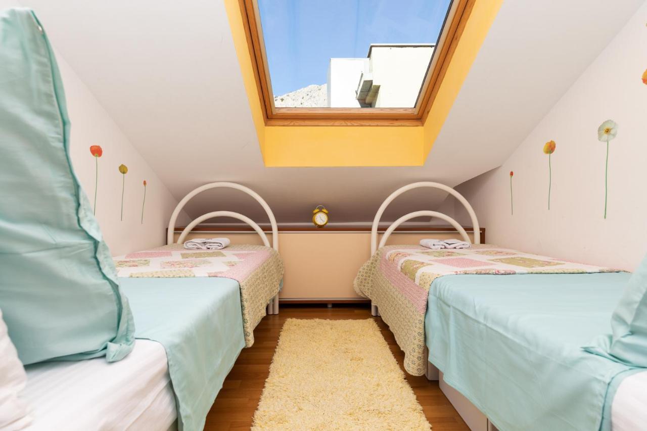 Apartman Monika โอมิช ภายนอก รูปภาพ
