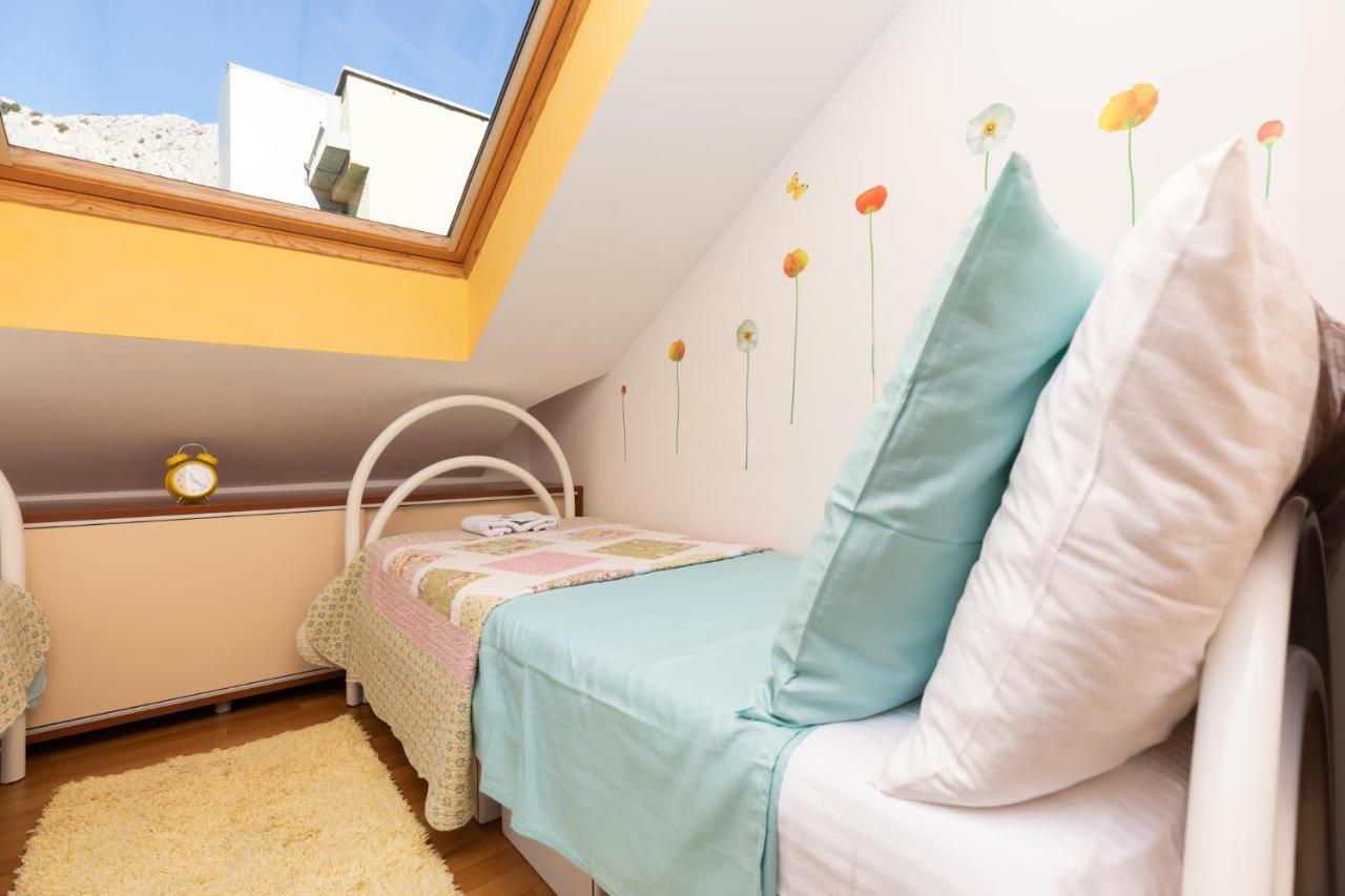 Apartman Monika โอมิช ภายนอก รูปภาพ