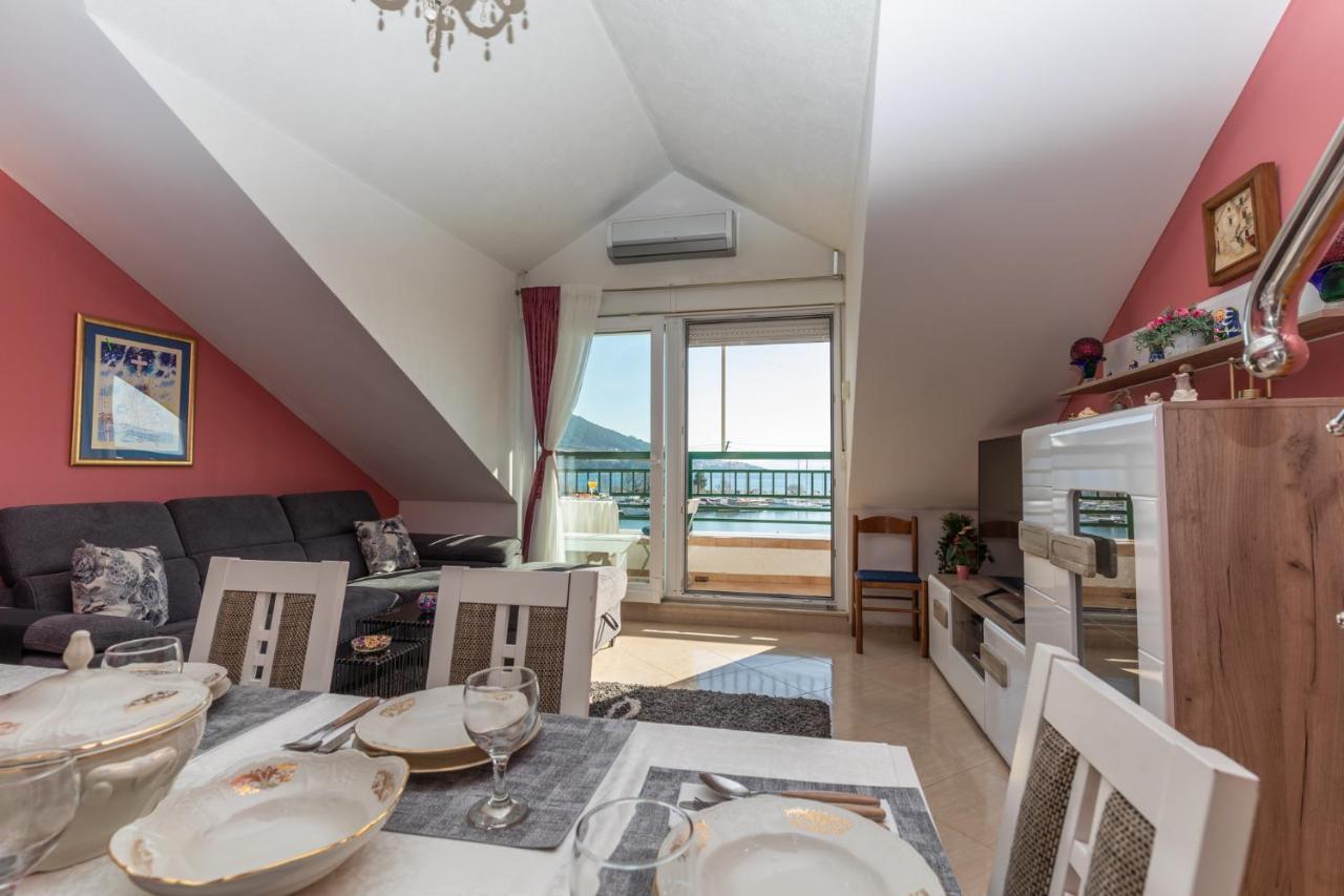 Apartman Monika โอมิช ภายนอก รูปภาพ
