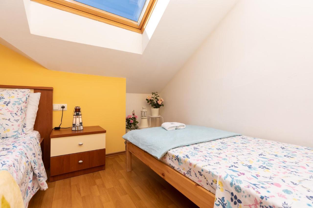 Apartman Monika โอมิช ภายนอก รูปภาพ