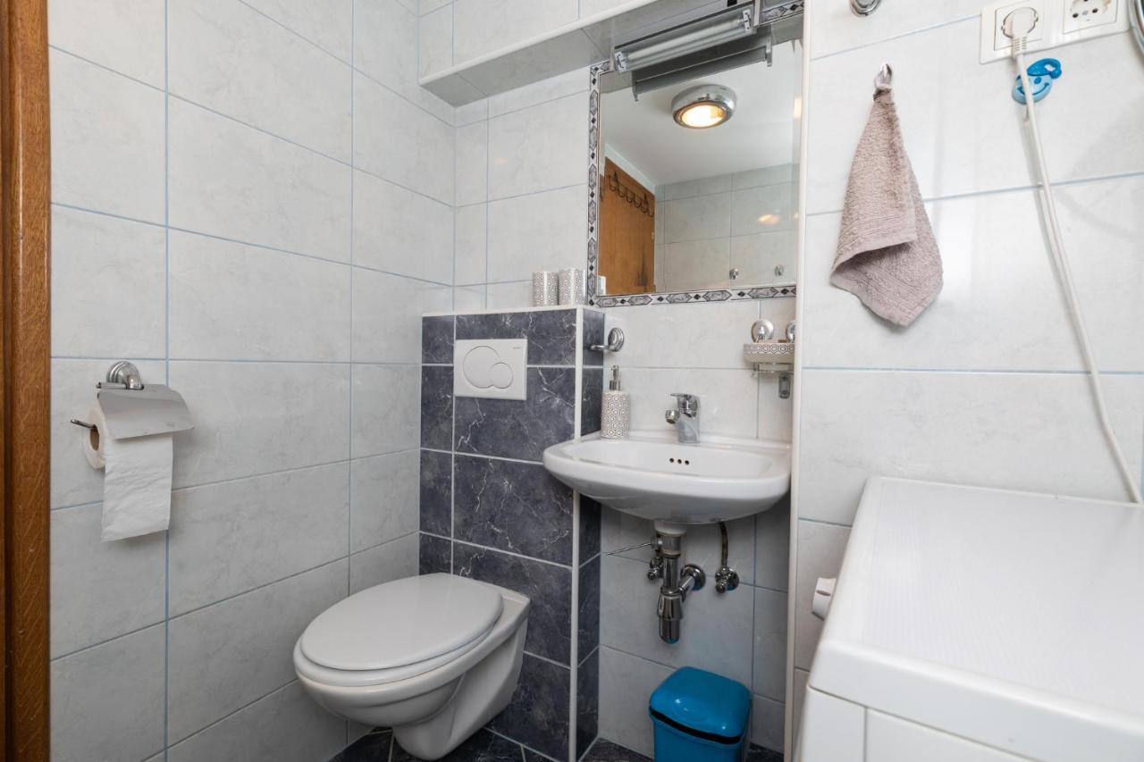Apartman Monika โอมิช ภายนอก รูปภาพ