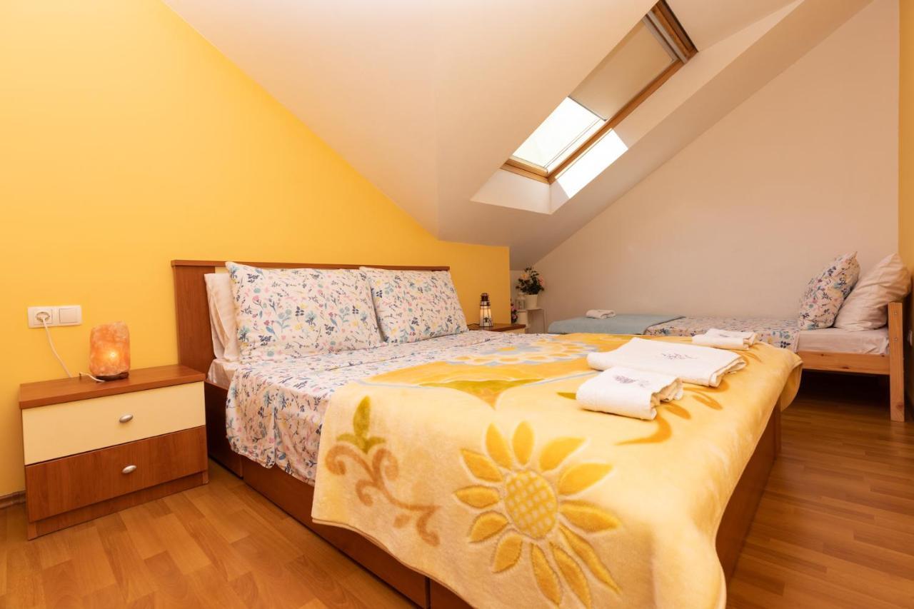 Apartman Monika โอมิช ภายนอก รูปภาพ