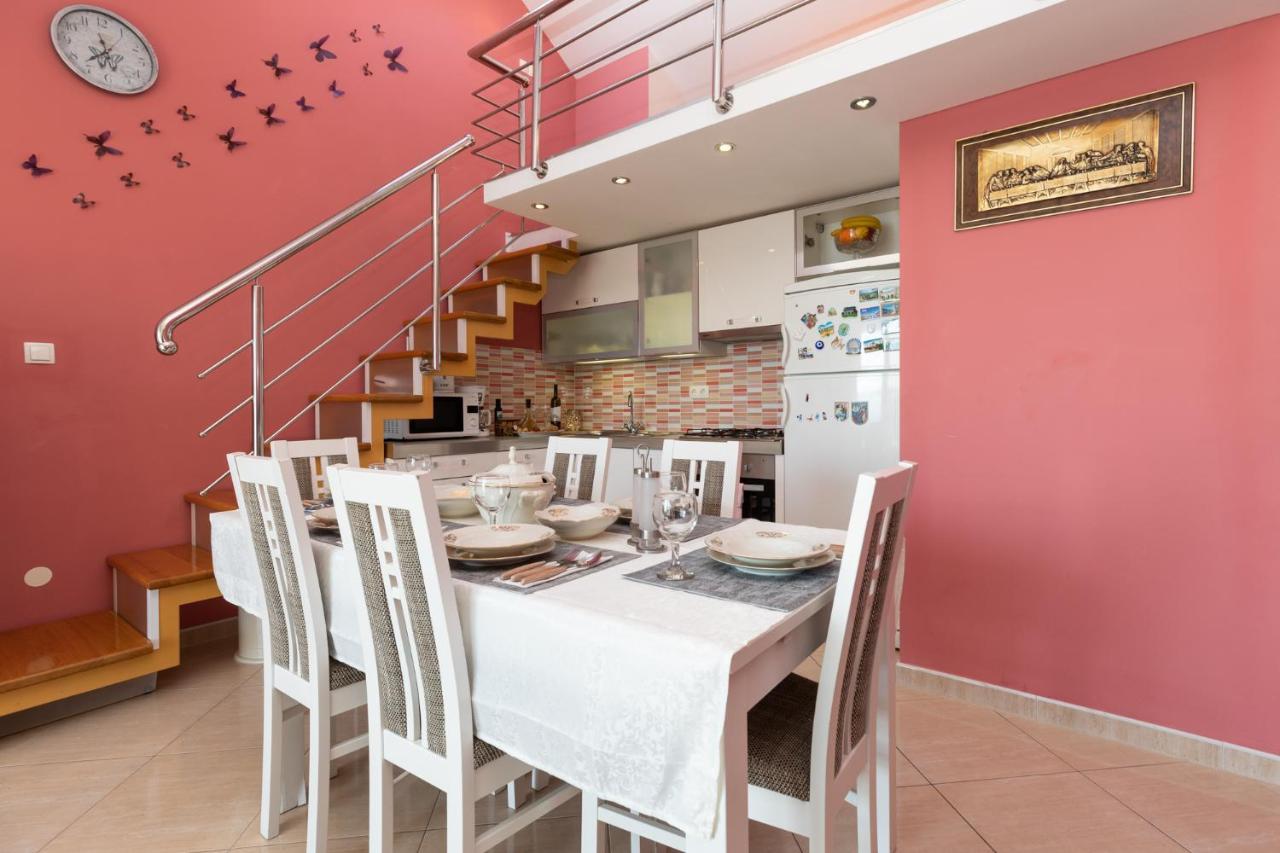 Apartman Monika โอมิช ภายนอก รูปภาพ