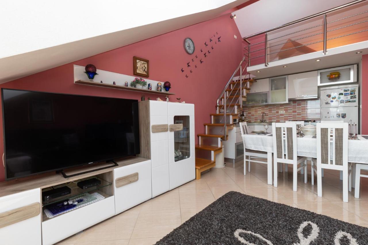 Apartman Monika โอมิช ภายนอก รูปภาพ