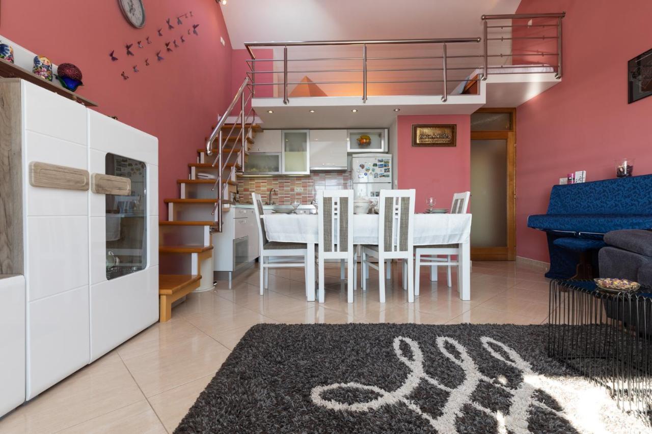 Apartman Monika โอมิช ภายนอก รูปภาพ
