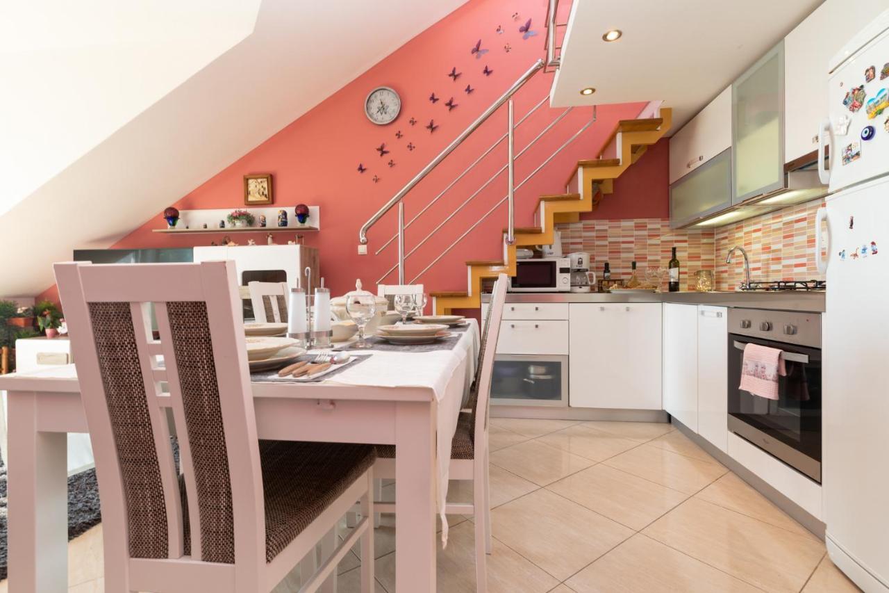 Apartman Monika โอมิช ภายนอก รูปภาพ